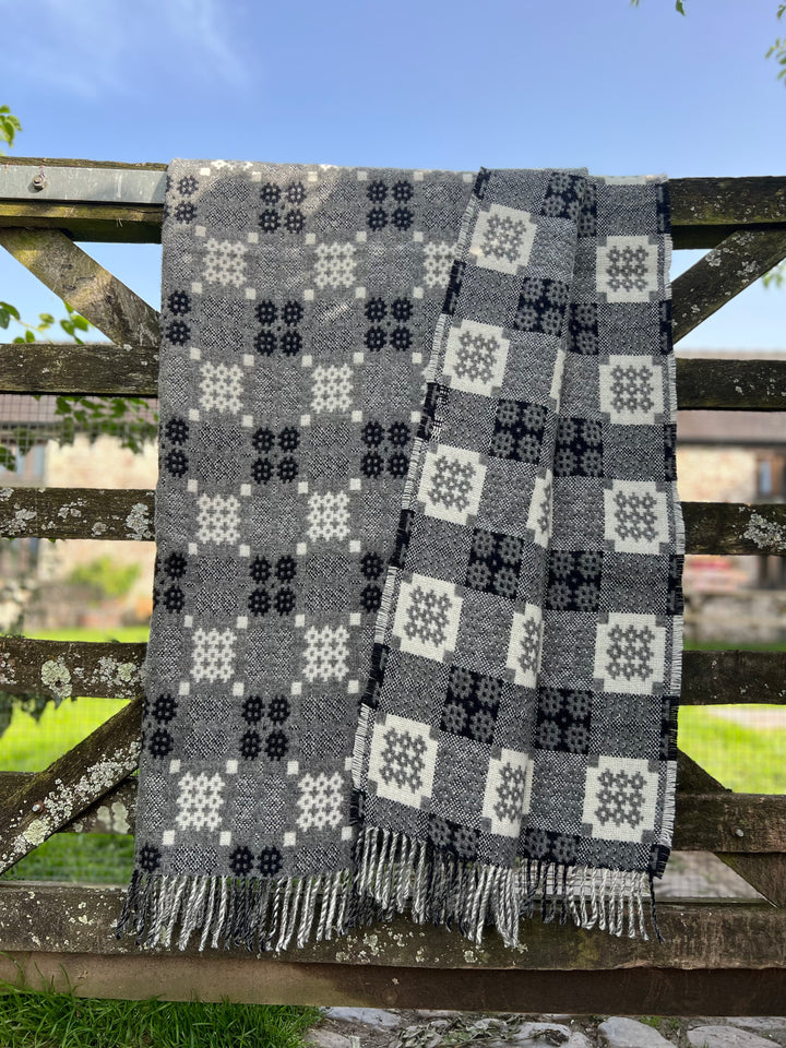 Welsh Tapestry Throw - Llwyd, Du & Gwyn – Welsh Tweed