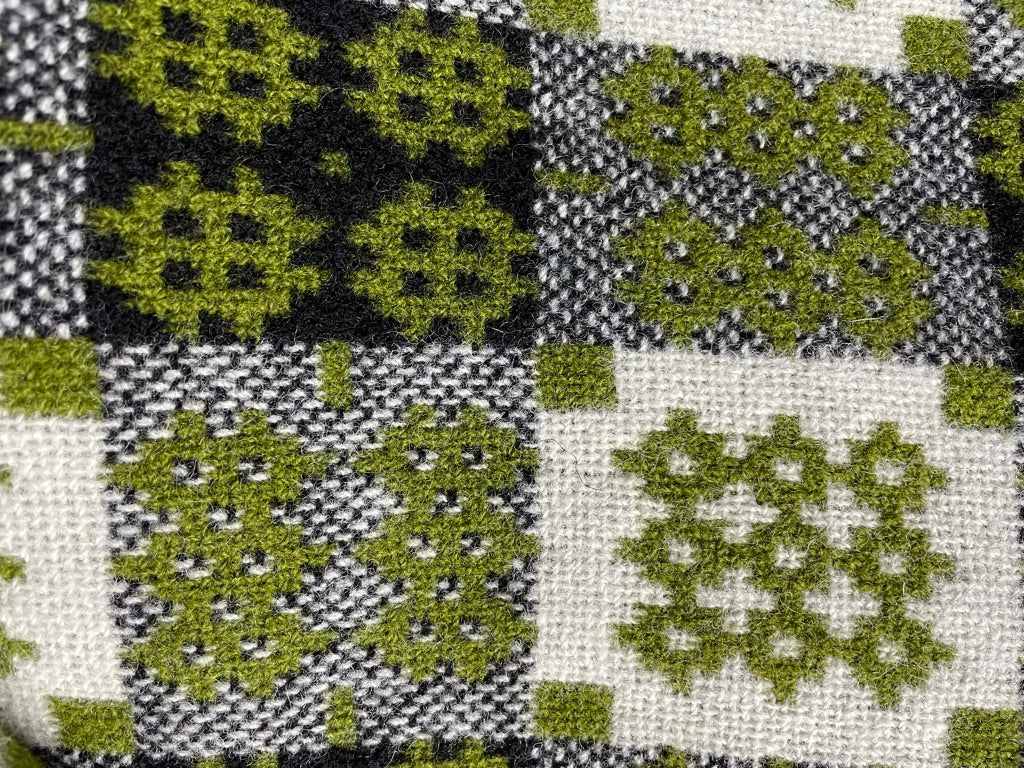 Welsh Tapestry Cushion – Gwyrdd, Gwyn & Du