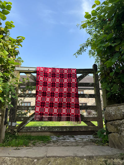 Welsh Tapestry Throw – Coch, Gwyn & Du