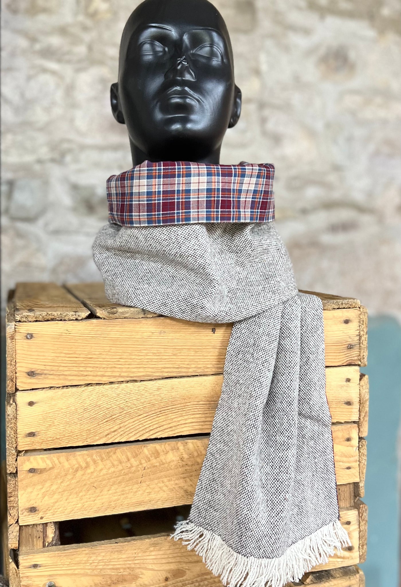 Grey Tweed Scarf with Multicoloured Check Lining
