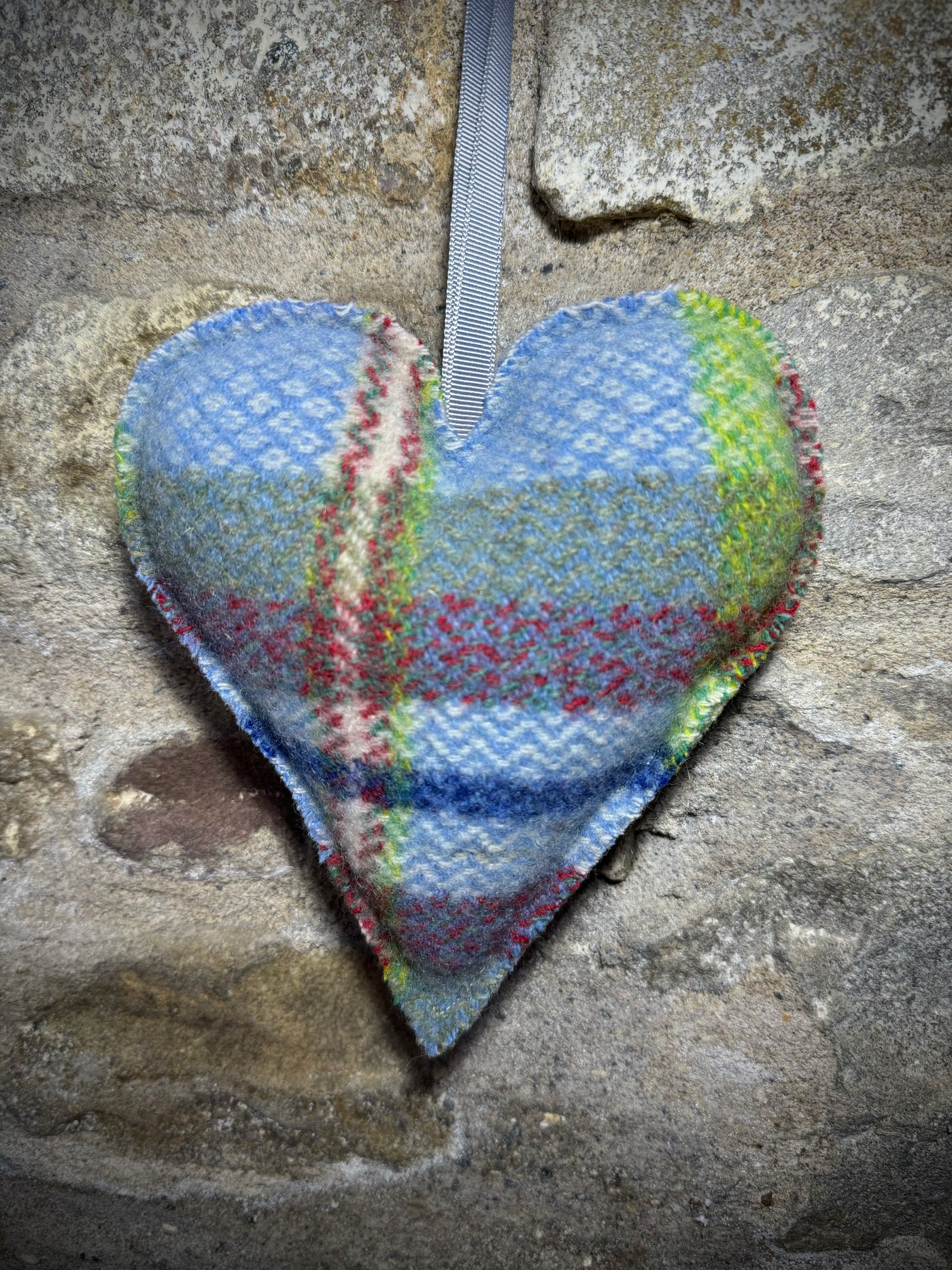 Welsh Tapestry Hanging Heart Decoration - Glas, Coch & Gwyrdd