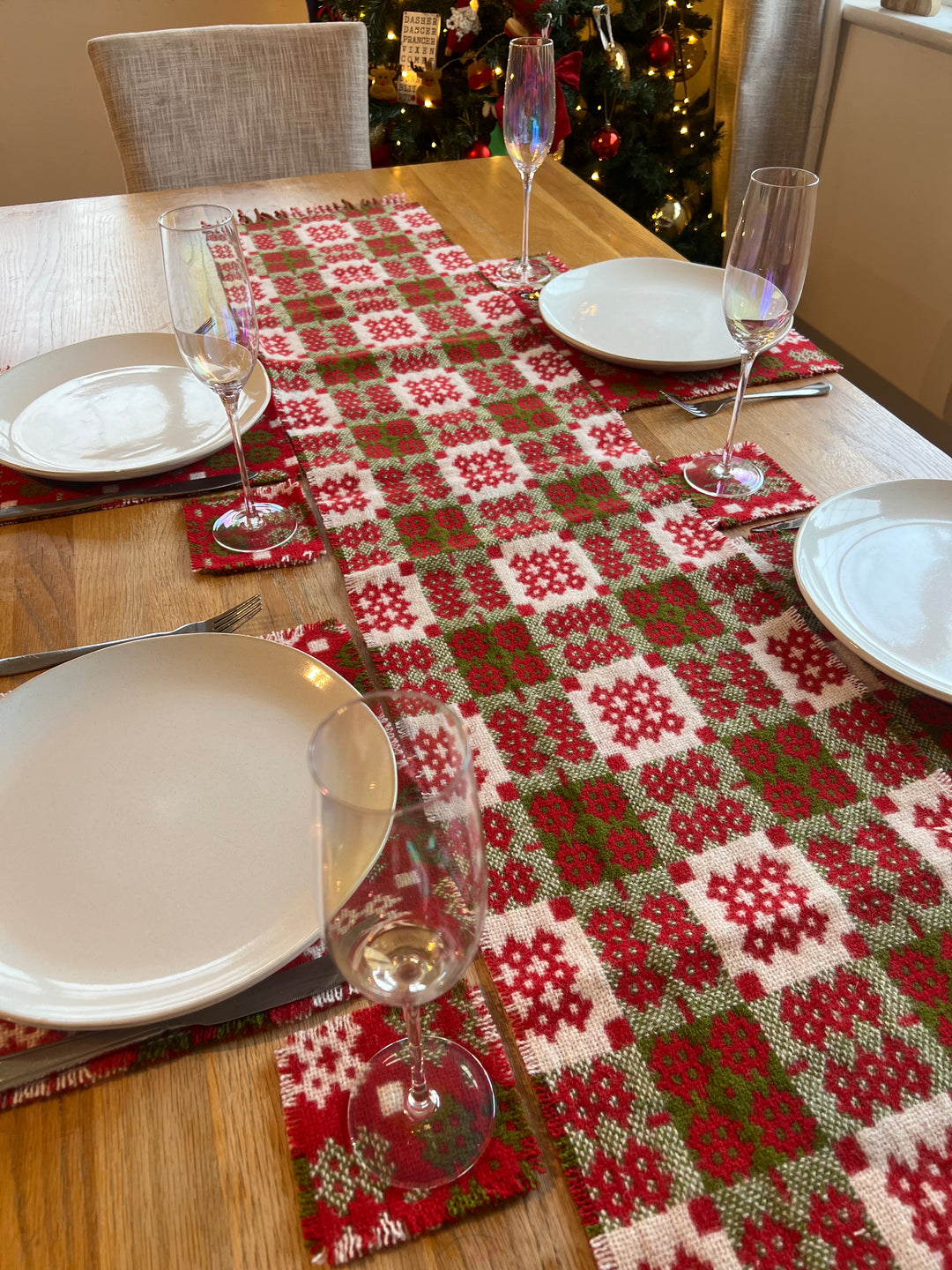 Welsh Tapestry Table Runner – Robin Goch – Welsh Tweed