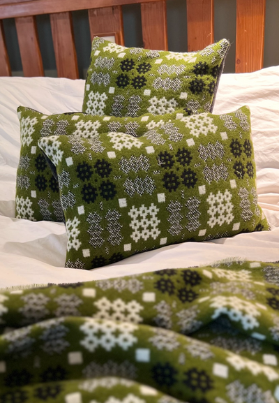 Welsh Tapestry Cushion – Gwyrdd, Gwyn & Du
