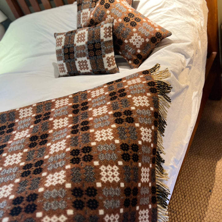 Welsh Tapestry Throw - Brown, Gwyn & Du – Welsh Tweed