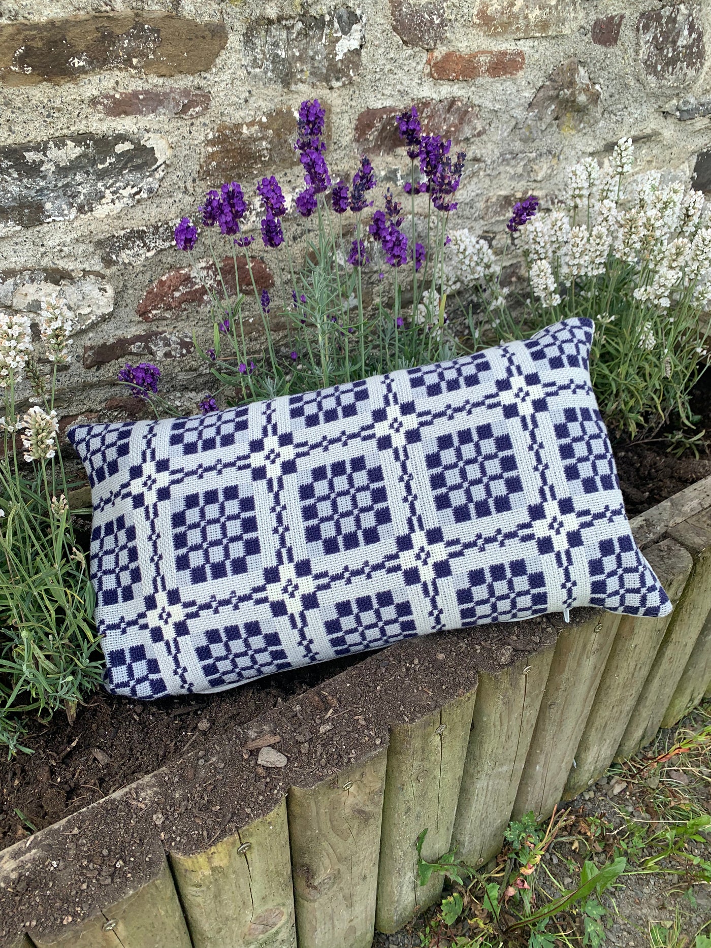 Welsh Tapestry Cushion – Elvet White with Blue Pattern